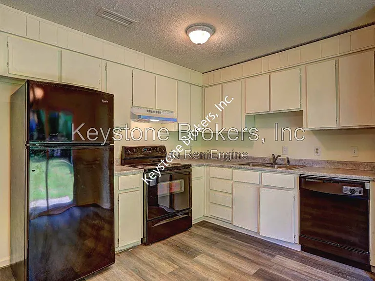 5576 Kiernan Dr — Photo 4