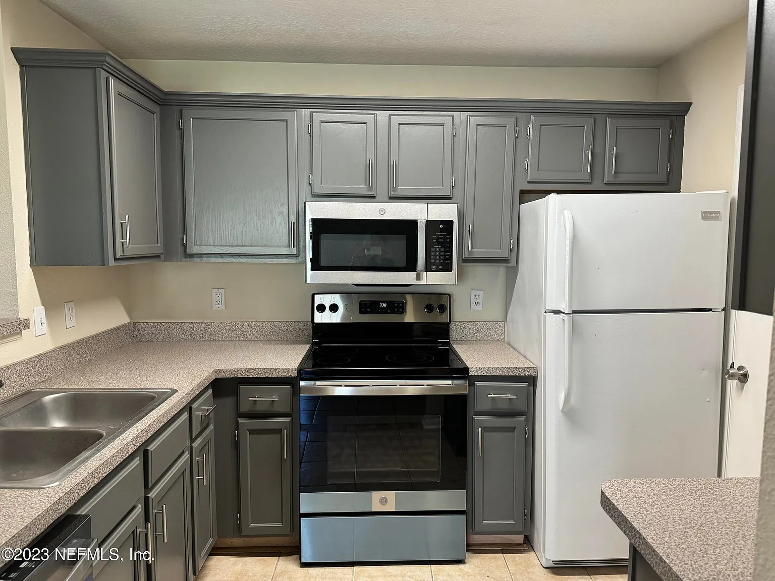 2 bed, 1100 sqft, $1,375 — Photo 2