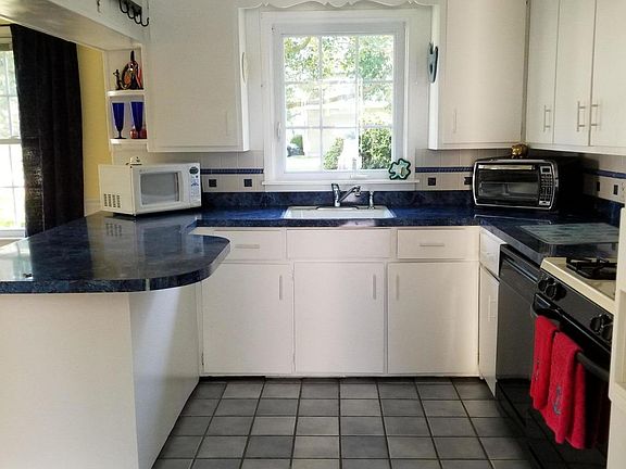 5th image of 1324 Laurel Ave