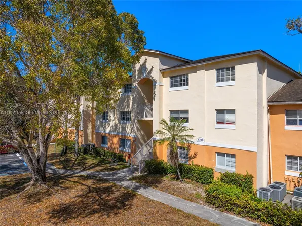 3700 N 56th Ave APT 1012, Hollywood, FL 33021