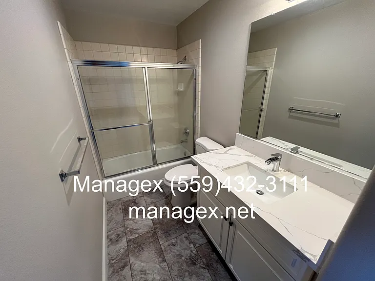 2175 Lester Ave — Photo 36