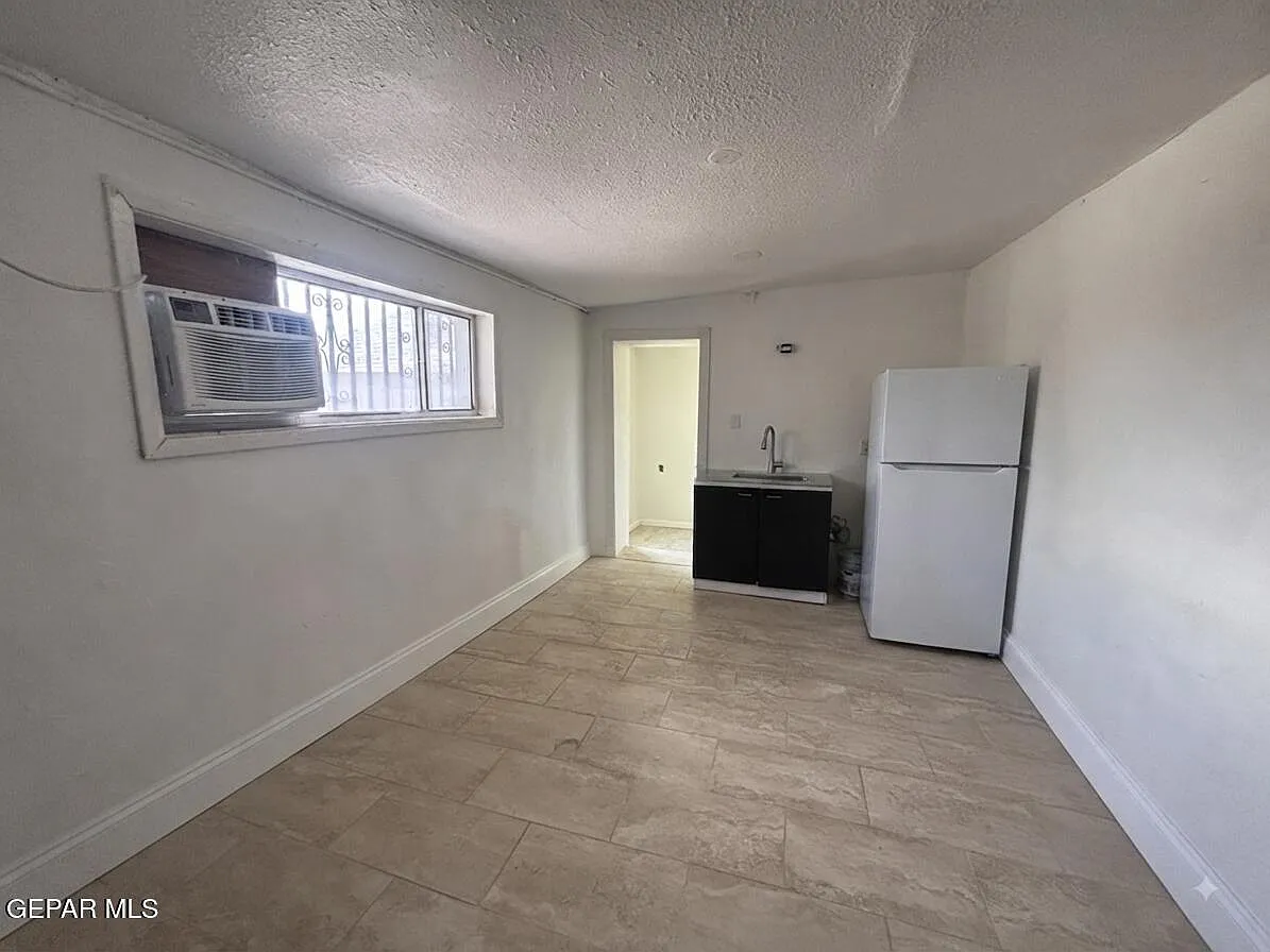 1 bed, 1.0 bath, 400 sqft, $500 — Photo 4