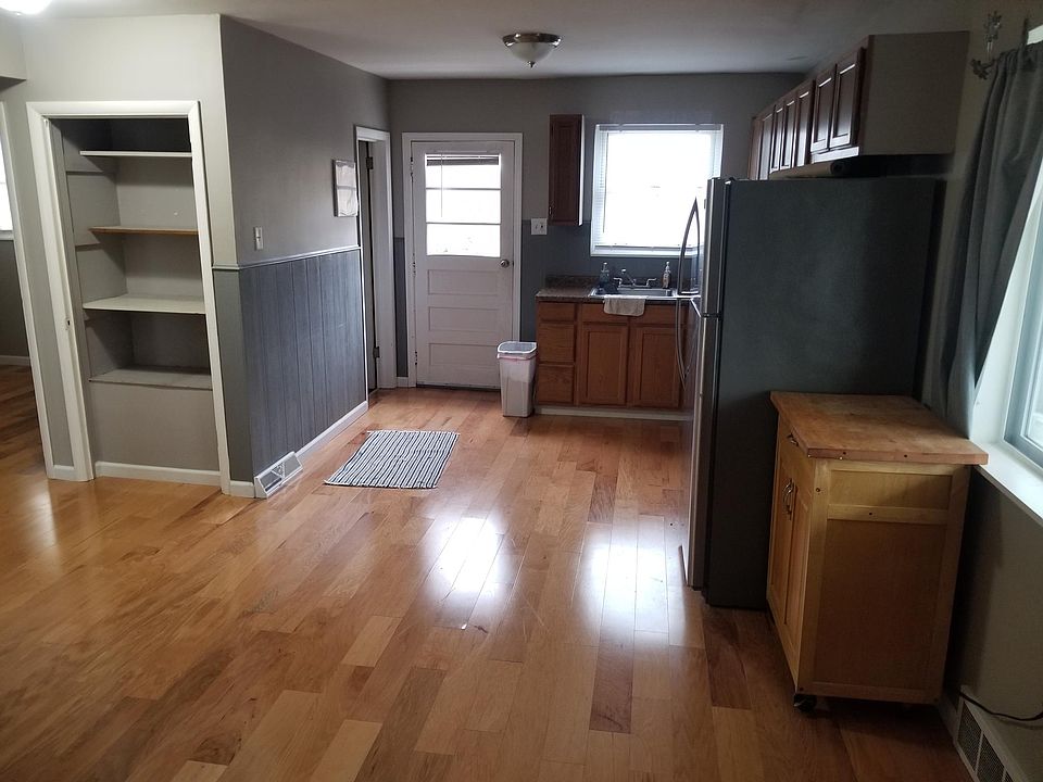 2nd image of 255 Wallrose Heights Rd