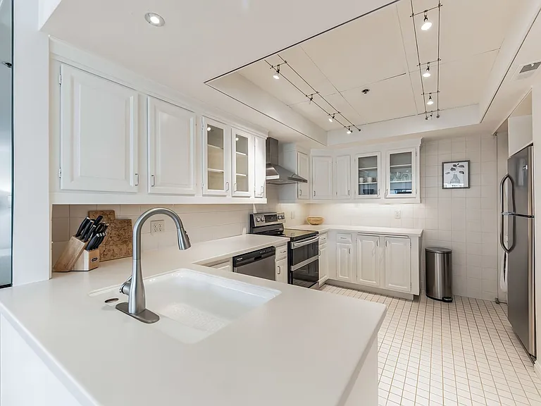 48 W Broadway #1408N — Photo 4