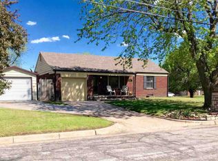 618 S Calhoun Dr, Wichita, KS 67207