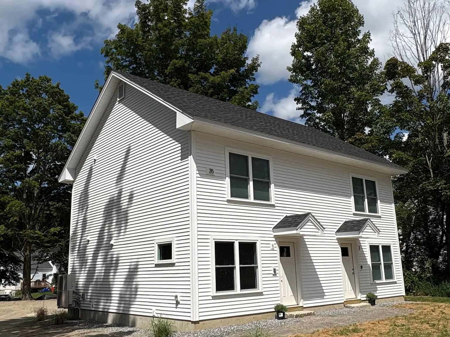 2 bed, 1000 sqft, $2,100 — Photo 1