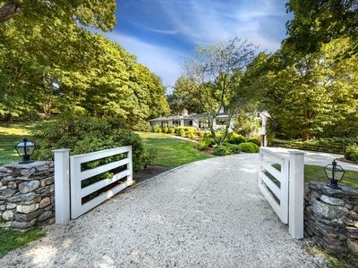 1001 Hulls Farm Road, Southport, CT, 06890