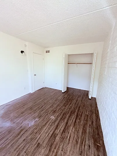 BROADWAY APARTMENTS — Photo 71