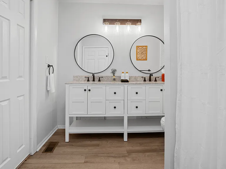 2020 Eastway Dr — Photo 13