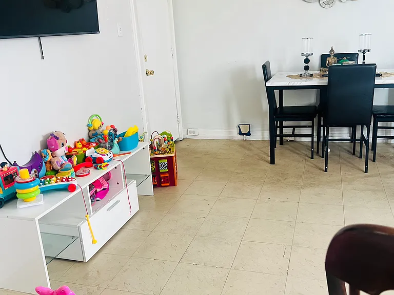 410 Woodward St #2 — Photo 7