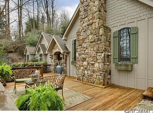 10 Cliff Dr, Laurel Park, NC 28739