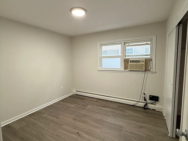 450 E Penn St #1 — Photo 29