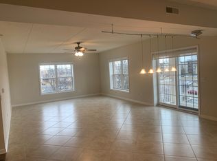 601 W Rand Rd APT 317, Arlington Heights, IL 60004