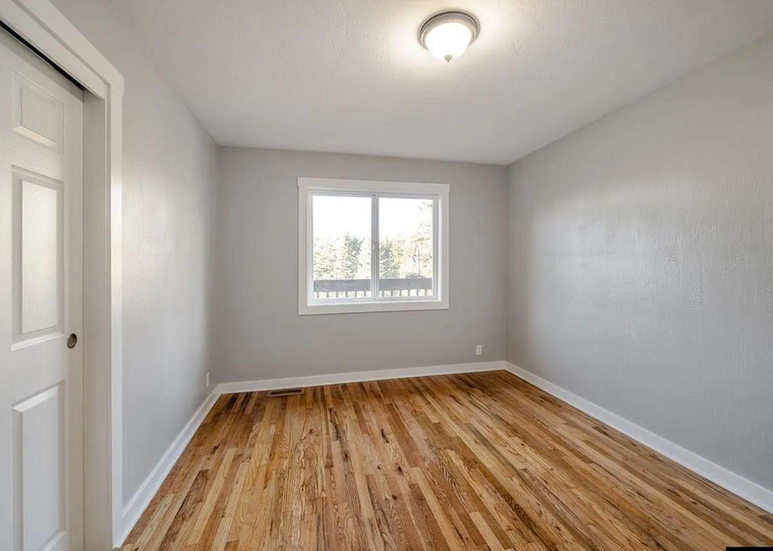 7 bed, 3403 sqft, $4,900 — Photo 2