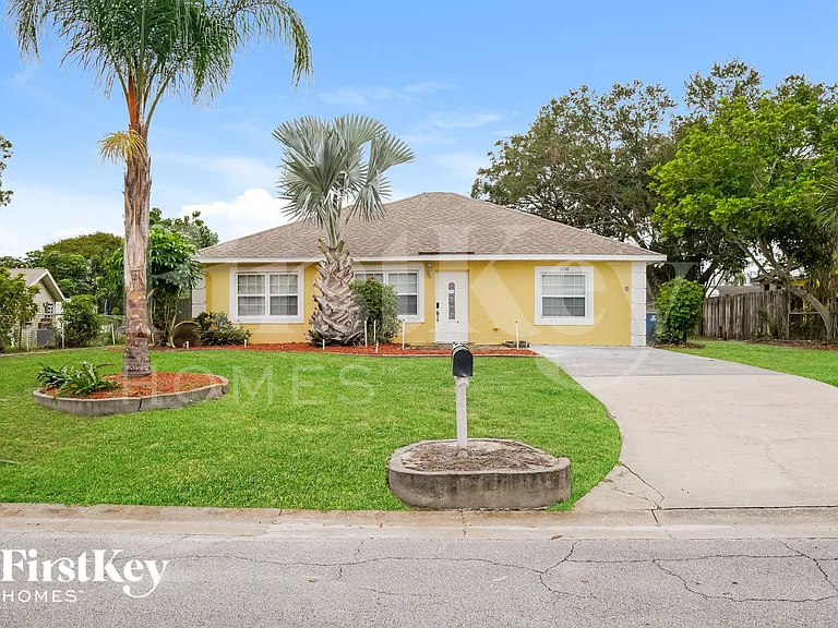 1136 Delmar Ter NE — Photo 1