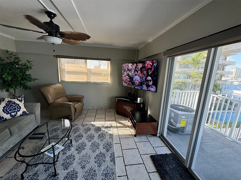 95 N Birch Rd #301 — Photo 9