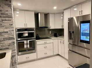 555 NE 15th St APT 12J, Miami, FL 33132