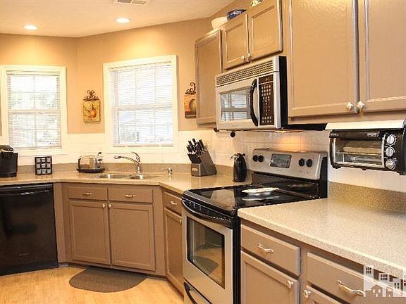 2nd image of 206 Hedingham Ln