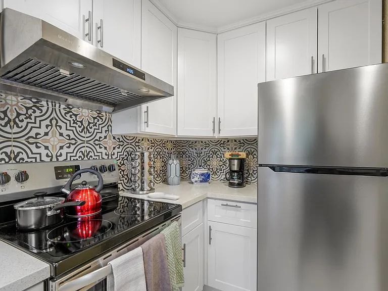 888 Golden Saratoga-Cupertino Apartment Homes — Photo 6