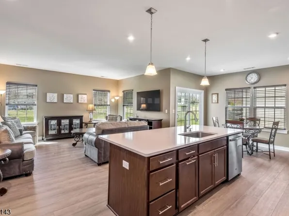 9 Redwood Run, Mansfield Twp., NJ 07865