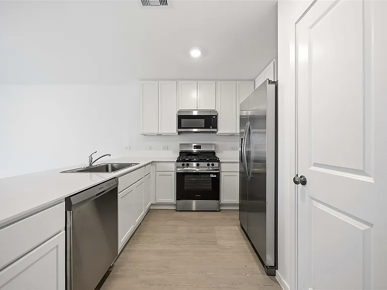 16842 Spotted Oak Dr — Photo 11