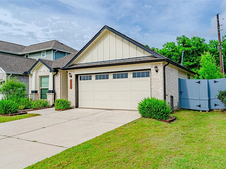 8439 Red Shiner Way — Photo 4