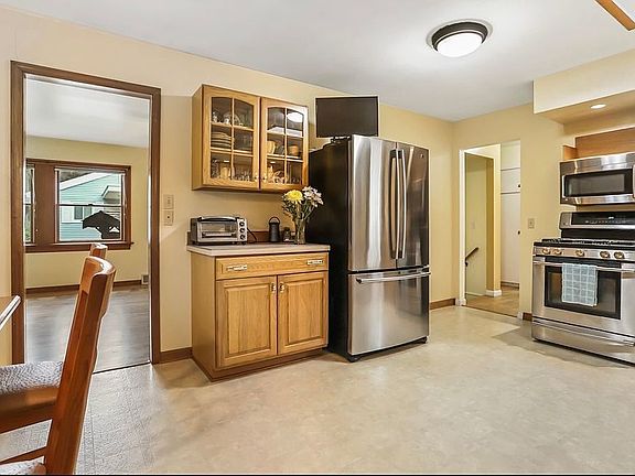 2nd image of 333 Beyerlein St