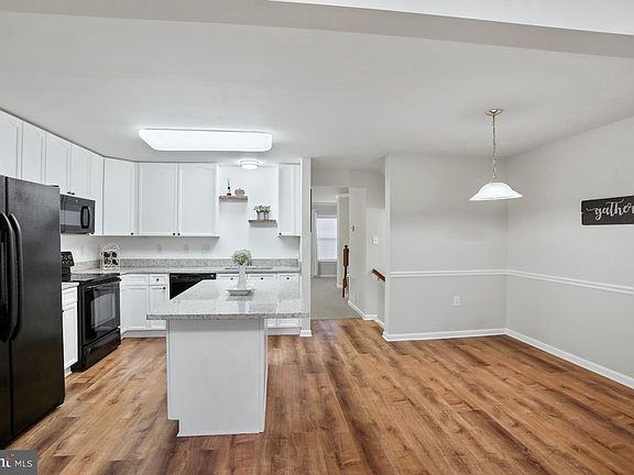 4th image of 23 Dunlap Dr