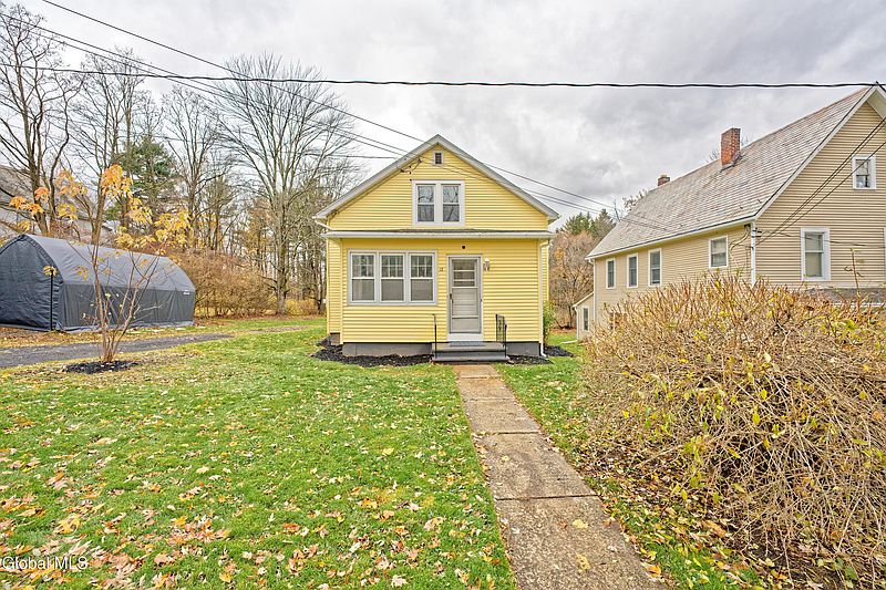 3rd image of 12 Orient Avenue