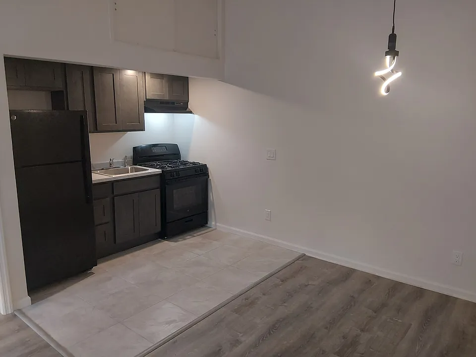Edison Square Apartments
