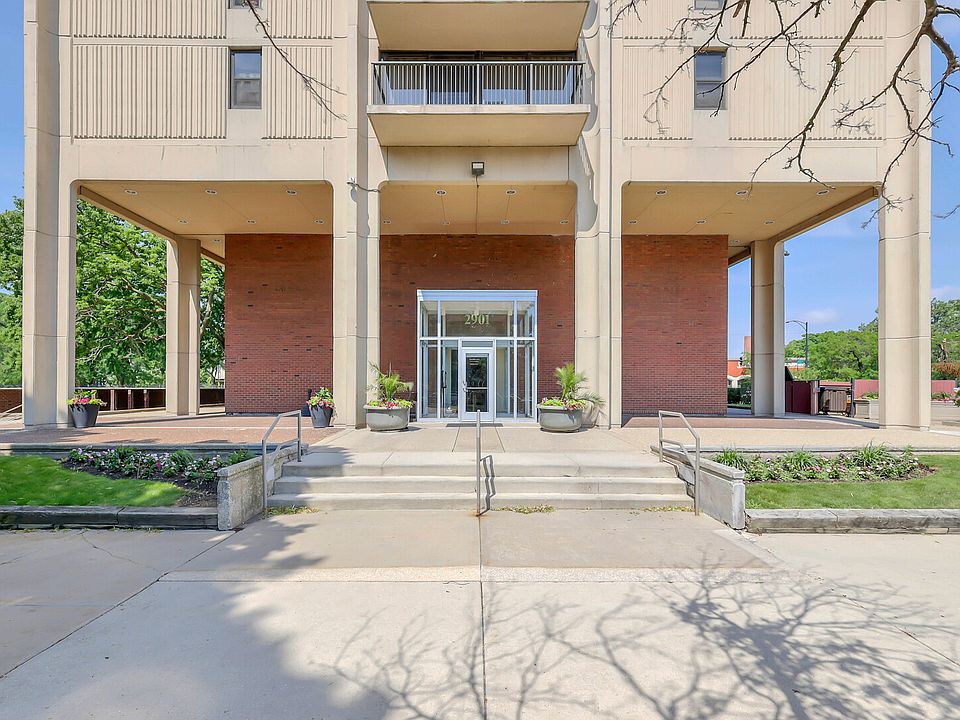 1st image of 2901 S Michigan Ave APT 403
