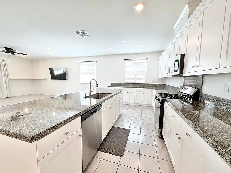 11596 S Crescent St — Photo 4
