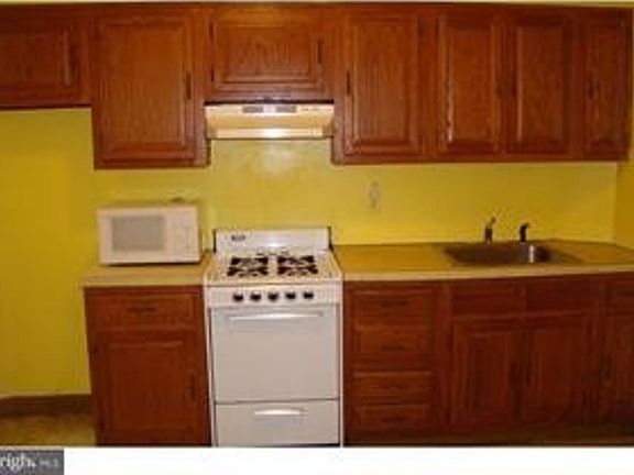 2nd image of 5835 Cedar Ave #2