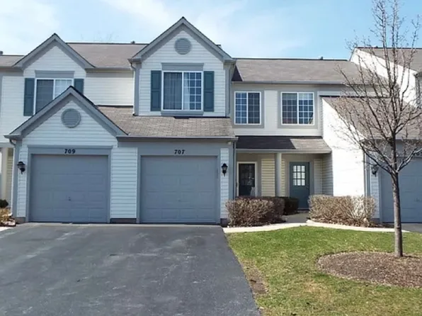 707 Blossom Ct, Naperville, IL 60540