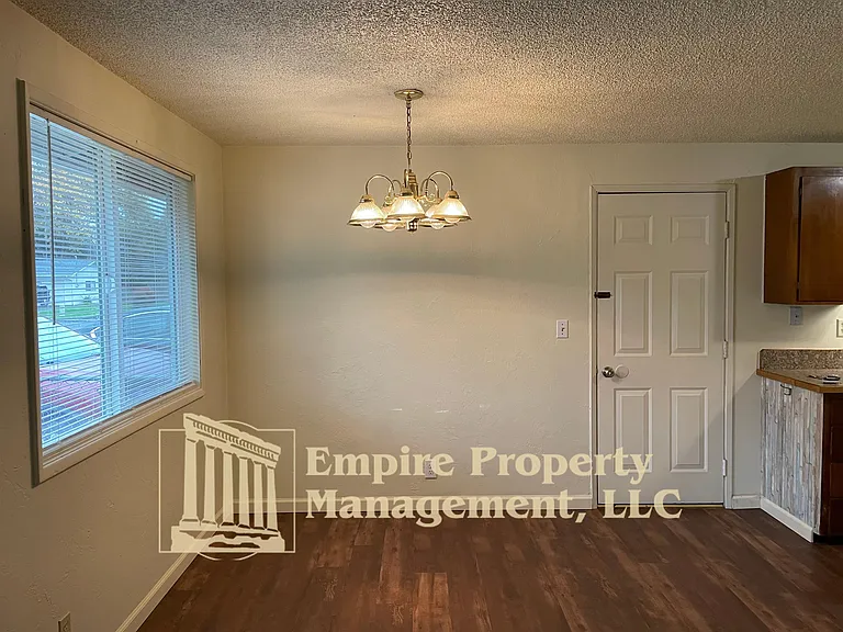 1297 Waite St — Photo 5
