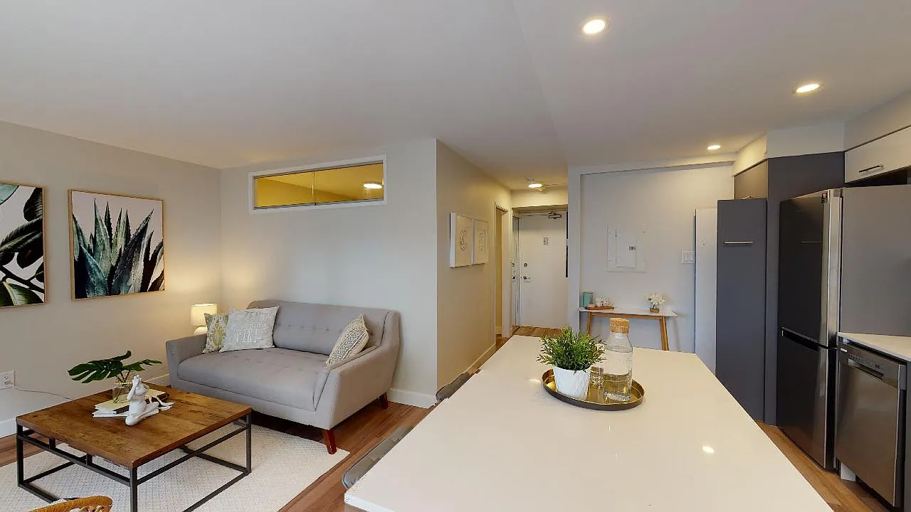 1461 Harwood — Photo 2