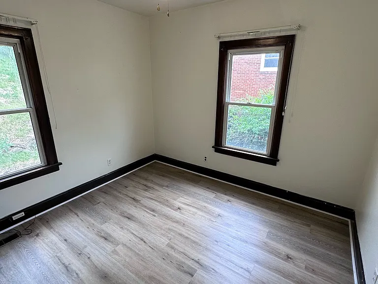 204 Shoup St — Photo 5