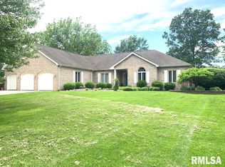 2604 Lincoln Trl, Taylorville, IL 62568