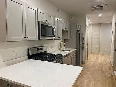 Studio, 350 sqft, $1,500 — Photo 4