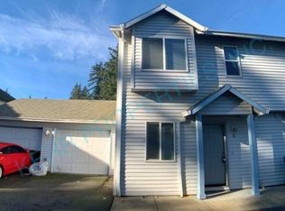 15518 SE Stark St, Portland, OR 97233