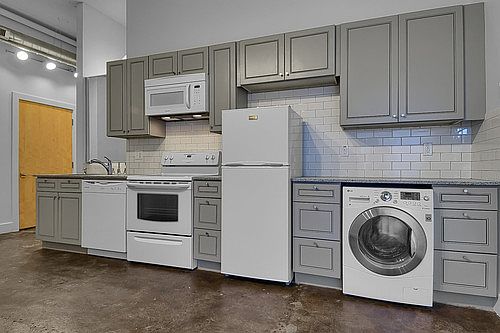 3rd image of 4901 Pernod Ave APT 8