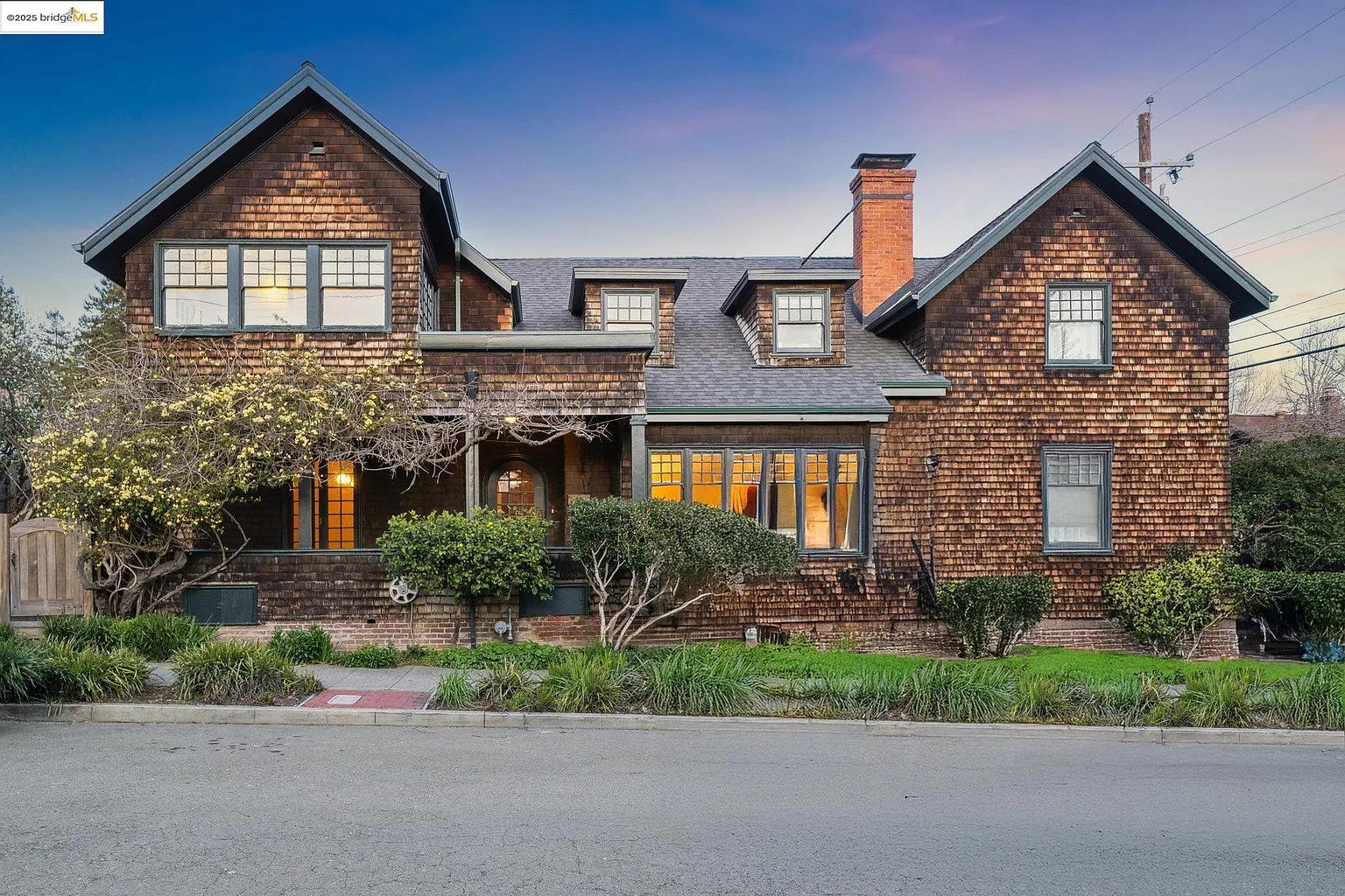 2799 Piedmont Ave photo 1