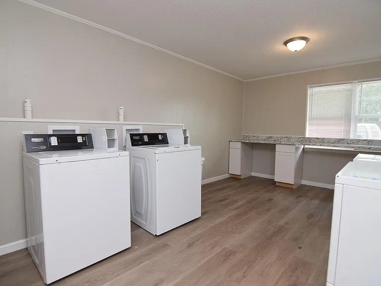 1731 W Avalon Cir #D — Photo 9