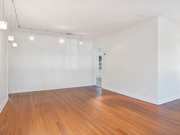2 W Yale St — Photo 5