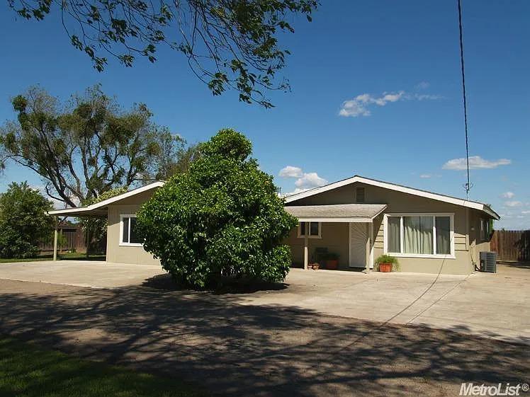 16428 S Escalon Bellota Rd photo 1