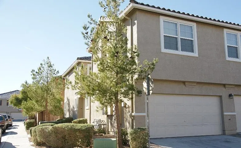 3 bed, 2.5 bath, 1695 sqft, $1,995 — Photo 4