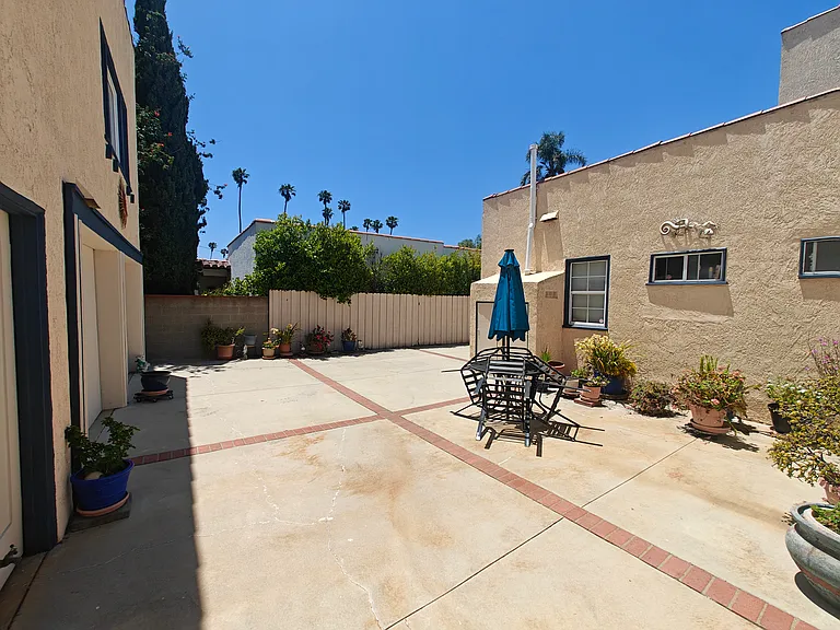 234 Roswell Ave — Photo 32