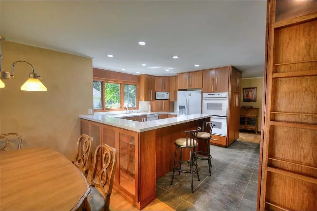 4 bed, 2490 sqft, $600 — Photo 1