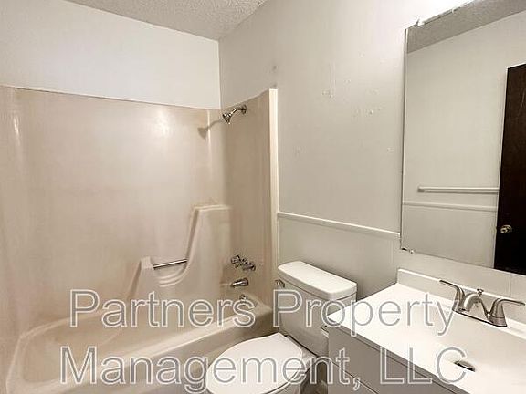 5th image of 101 Pine Ave #5