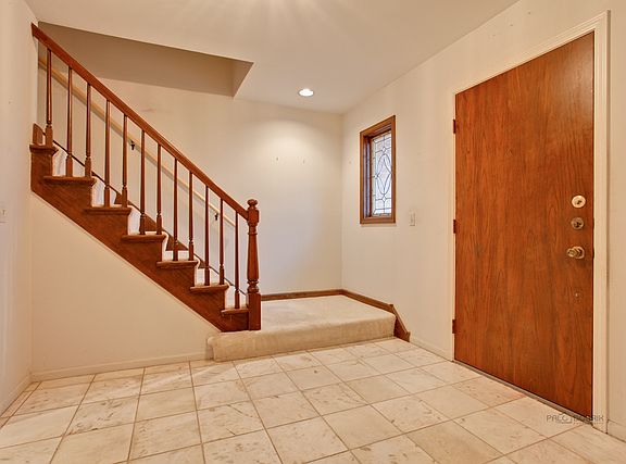 3rd image of 664 Lyons Cir